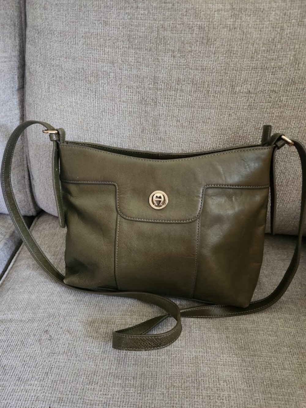 this is sexy olive pocketbook